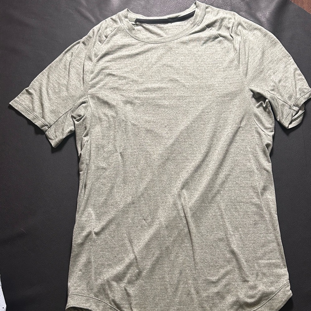 lululemon athletica Heather Gray Short Sleeve Tee